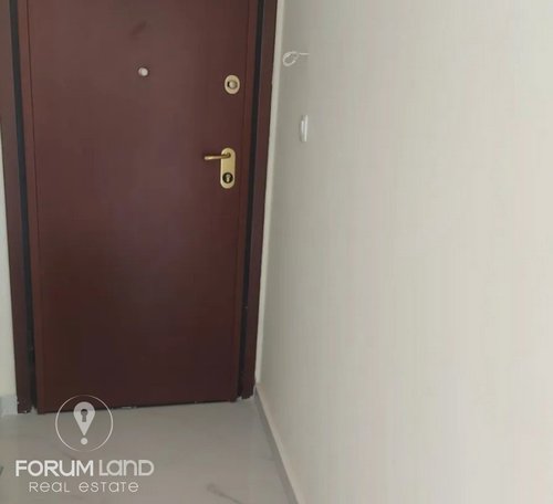 Forumland Real Estate, Θωρακισμένη πόρτα