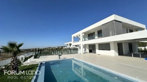 Forumland Real Estate, Villa in Panorama