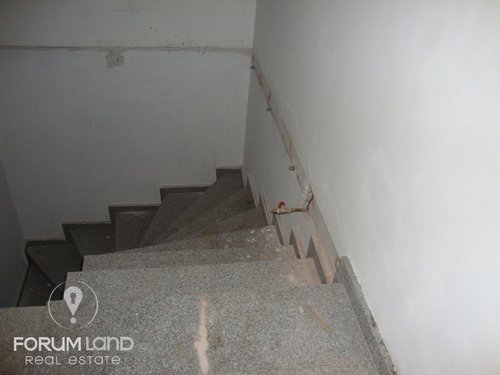 Forumland Real Estate, Εσωτερικές Σκάλες προς υπόγειο