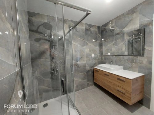Forumland Real Estate, Bathroom with shower