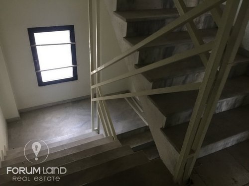 Forumland Real Estate, Internal Stairs