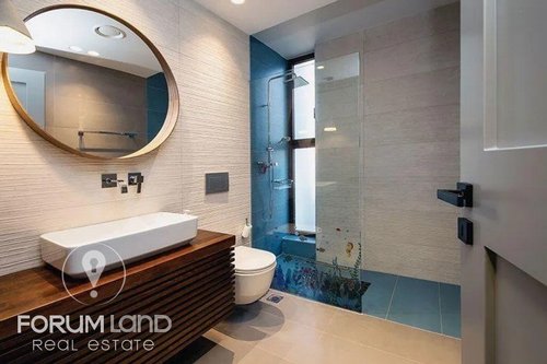 Forumland Real Estate, Μπάνιο