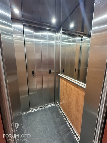 Forumland Real Estate, elevator