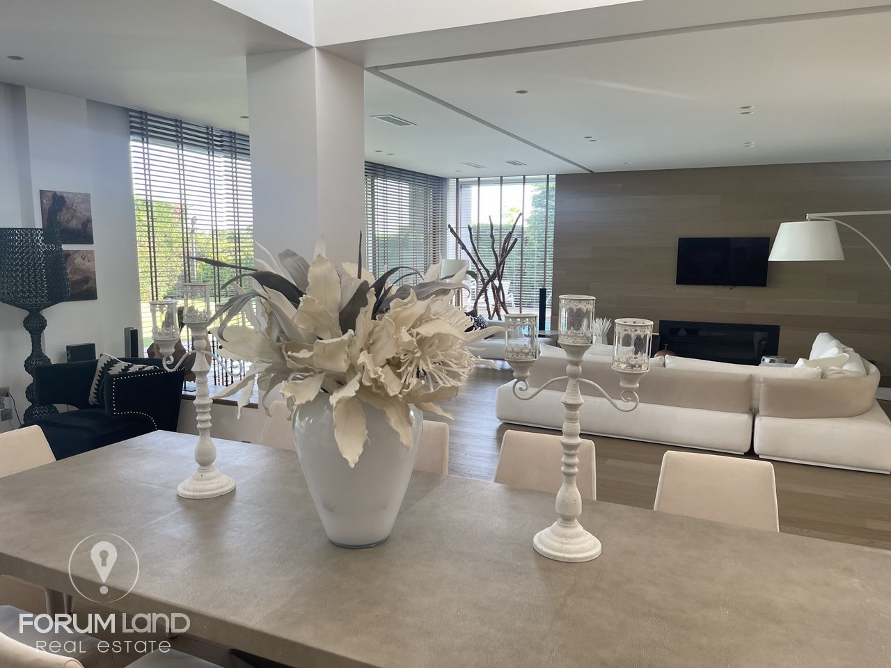 Forumland Real Estate, Luxury Villa