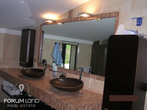 Forumland Real Estate, Bathroom sink