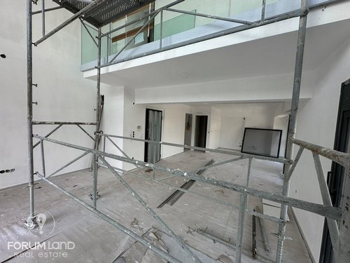 Forumland Real Estate, Indoor Patio