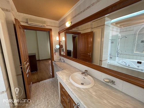 Forumland Real Estate, bathroom