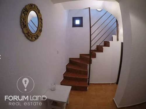 Forumland Real Estate, Internal Stairs